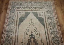 Load image into Gallery viewer, Vintage Wool Anatolian Oriental Area Rug 6x10 One of a Kind