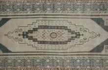 Load image into Gallery viewer, Vintage Wool Anatolian Oriental Area Rug 6x10 One of a Kind
