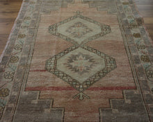 Load image into Gallery viewer, &quot;anatolian rugs&quot; &quot;oushak rugs&quot; &quot;vintage anatolian rug&quot; &quot;oriental rugs&quot; &quot;carpet&quot;
