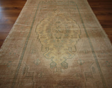 Load image into Gallery viewer, &quot;anatolian rugs&quot; &quot;oushak rugs&quot; &quot;vintage anatolian rug&quot; &quot;oriental rugs&quot; &quot;carpet&quot;
