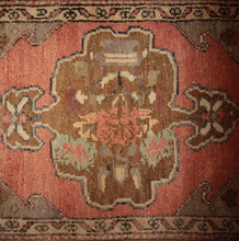 Load image into Gallery viewer, &quot;anatolian rugs&quot; &quot;oushak rugs&quot; &quot;vintage anatolian rug&quot; &quot;oriental rugs&quot; &quot;carpet&quot;
